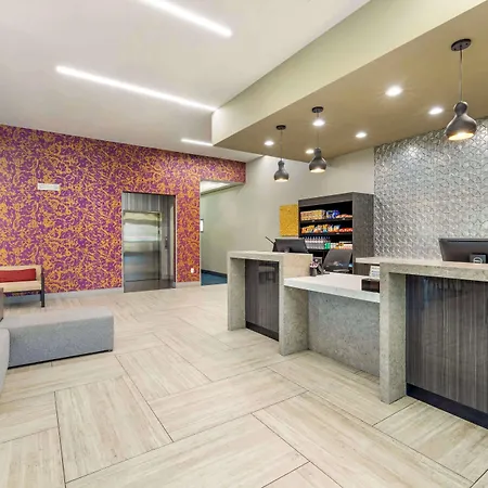 Best Western Plus Temecula Wine Country Hotel & Suites-3