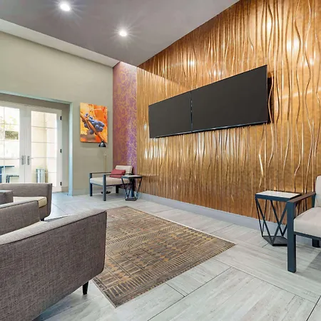 Best Western Plus Temecula Wine Country Hotel & Suites-3