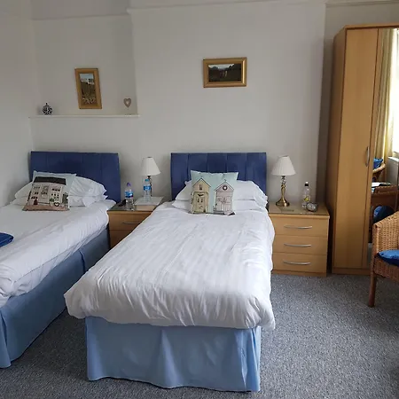 Montrose Guest House-2