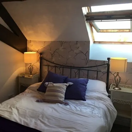 Stoneleigh Barn Bed And Breakfast-3