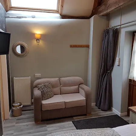 Curly Tail Accommodation-3