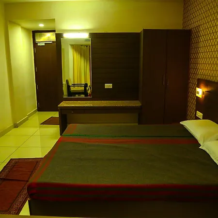 Iroomz Hotel Pawan-3
