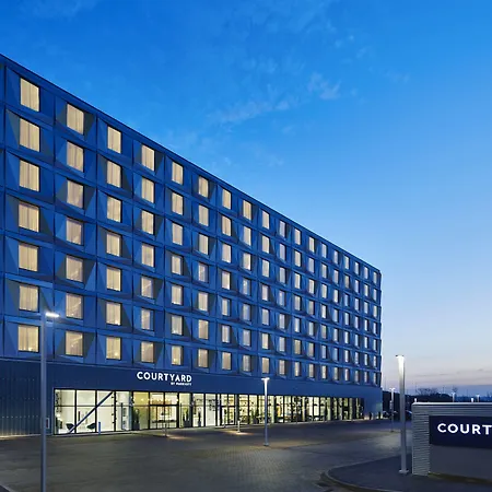 Courtyard By Marriott Luton Airport-2