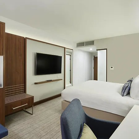 Courtyard By Marriott Luton Airport-2