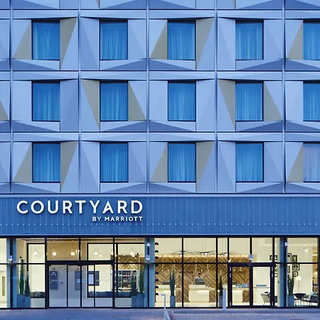 Courtyard By Marriott Luton Airport-3
