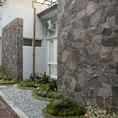 Reddoorz Plus Near Pasundan University-2