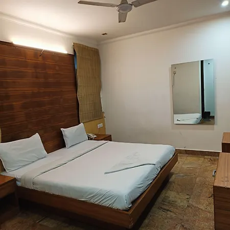 Hotel Tjs Grand-2