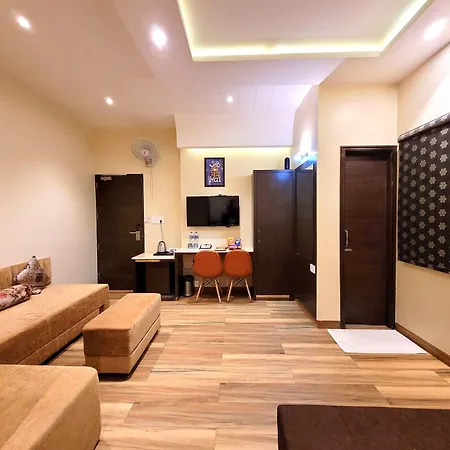 Hotel Urban Galaxy-3
