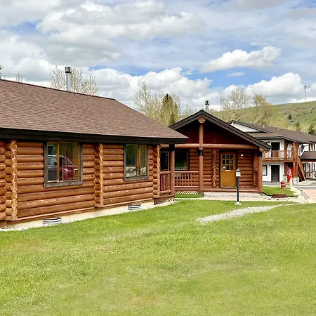 Beartooth Hideaway Inn & Cabins-2