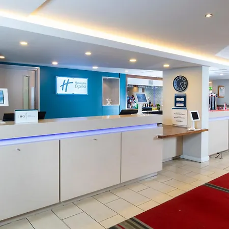 Holiday Inn Express Birmingham Oldbury By Ihg-3