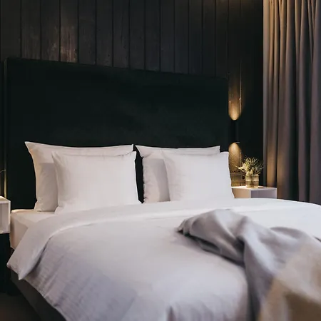 The Crystal Vaya Unique-3