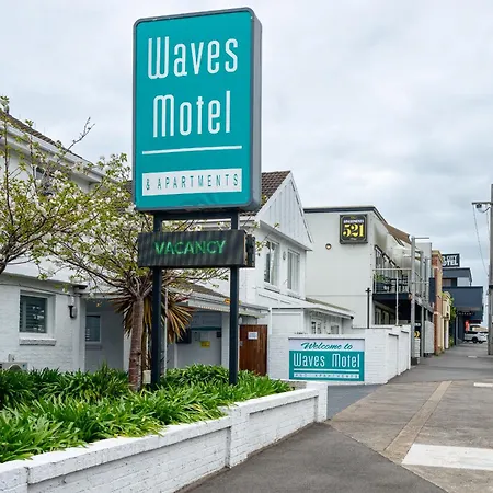 Waves Motel And Apartments-2