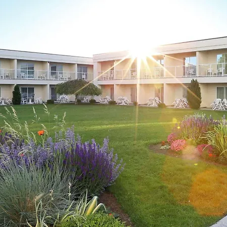 Best Western Plus Kelowna Hotel&Suites-3