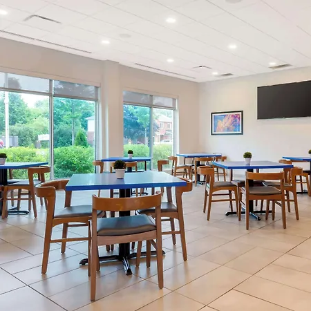 GLō Best Western Kanata Ottawa West-3