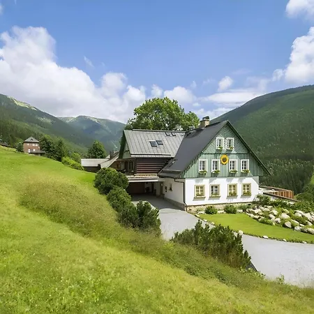Pension Slunecnice & Panorama Restaurant Farma-3