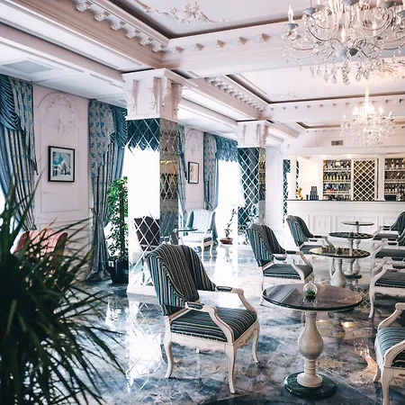 Emerald Suite Hotel-2
