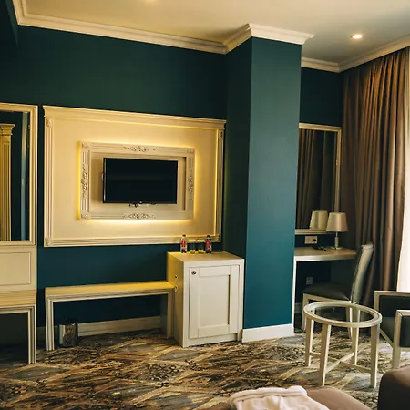 Emerald Suite Hotel-2