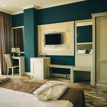 Emerald Suite Hotel-3