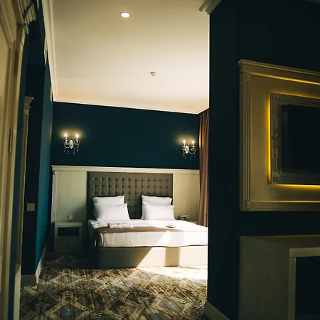 Emerald Suite Hotel-2