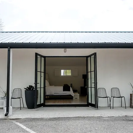 The Lakeside Motel & Restaurant-3