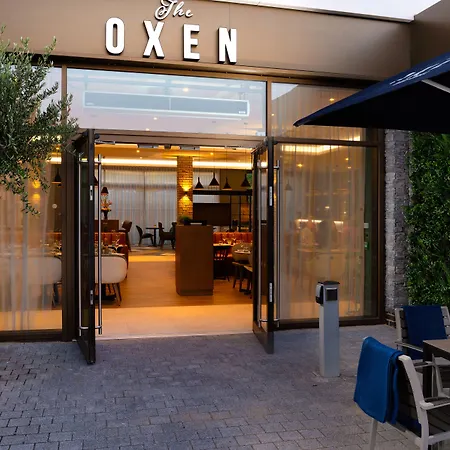 Courtyard By Marriott Oxford South-3