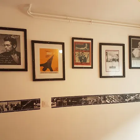 Barri Antic Hostel & Pub-3
