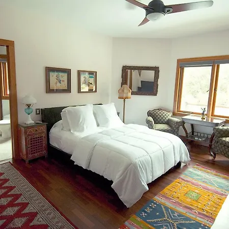 East Hampton Art House Bed And Breakfast-3