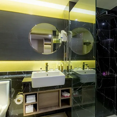 Glow Sukhumvit 5-3