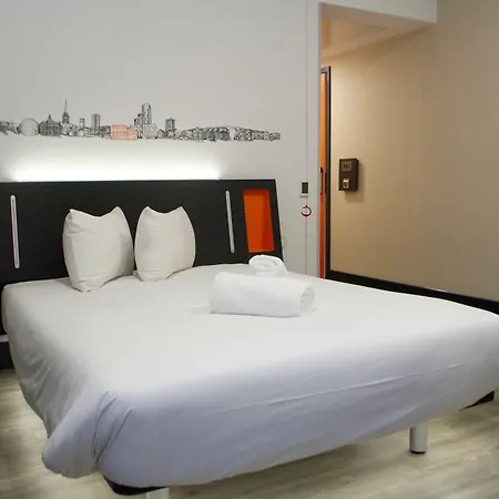 Easyhotel Ipswich-3