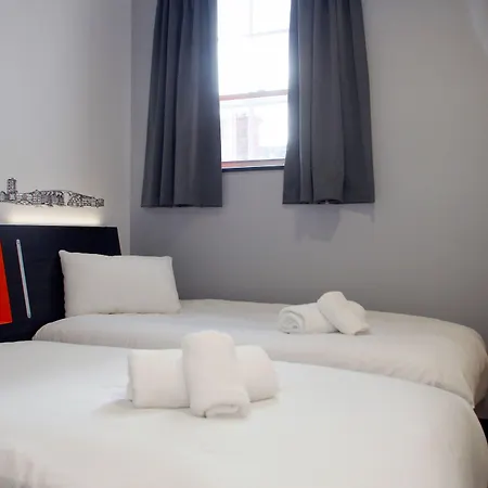 Easyhotel Ipswich-3