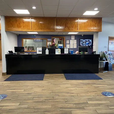 Travelodge By Wyndham Water'S Edge Hotel - Racine-3