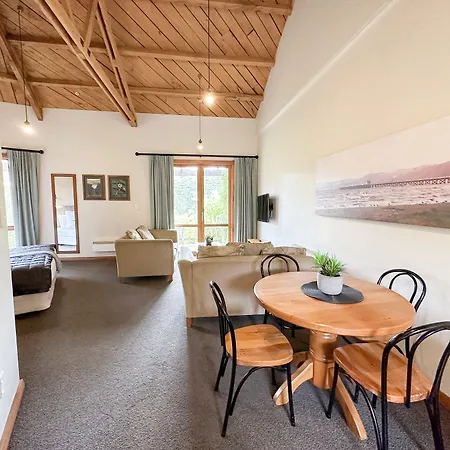 Silverstream Retreat-3