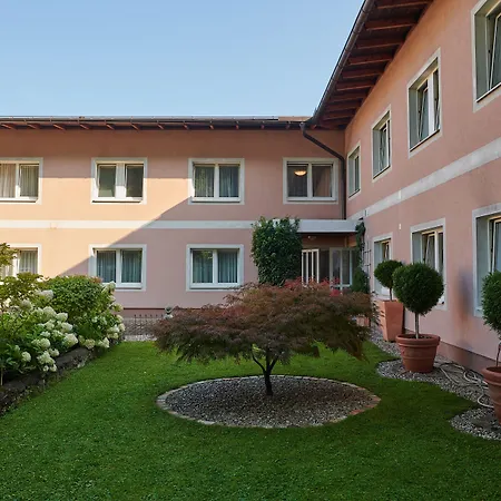 Hotel Ganslhof - Adults Only-3