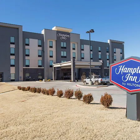 Hampton Inn Mustang-2