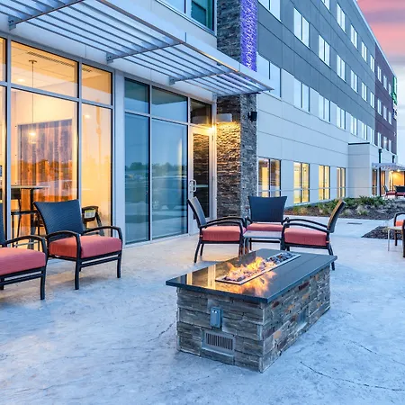 Holiday Inn Express & Suites - Springfield North By Ihg-3