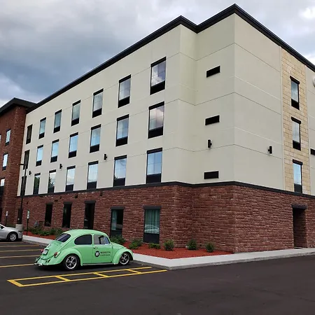 Cobblestone Hotel & Suites - Janesville-3