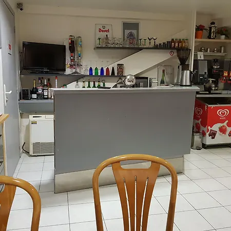 Hotel Le Saint-Hubert - Gare De Lyon Bastille-3