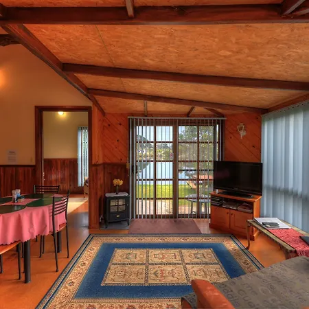 Stanley Lakeside Spa Cabins-2