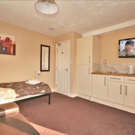 Central Studios Gloucester Road By Roomsbooked - Free Parking-2