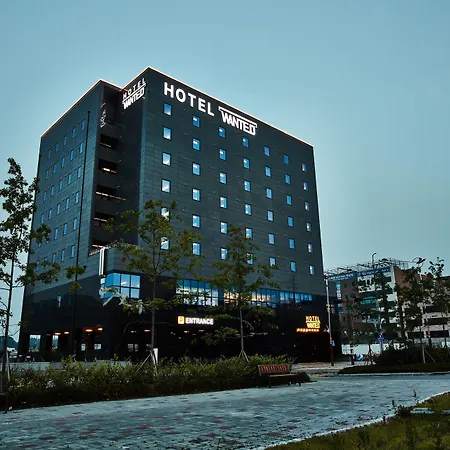 Hotel Wanted-2
