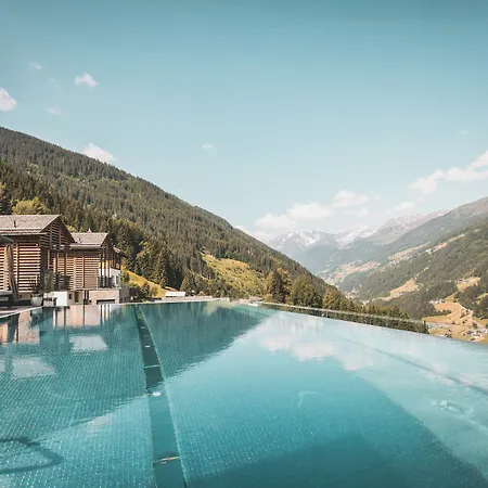 Boutique Hotel und Chalets Bergwiesenglück-3