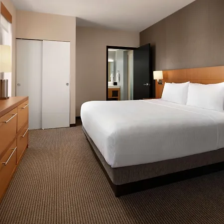 Hyatt Place Calgary Airport-3