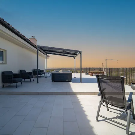 Wine Residence Cattunar-2