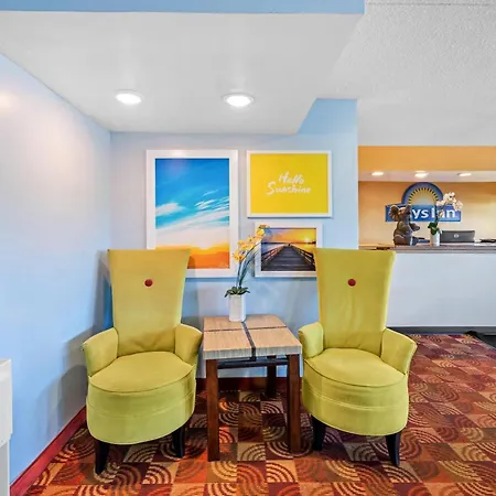 Days Inn By Wyndham Independence-3