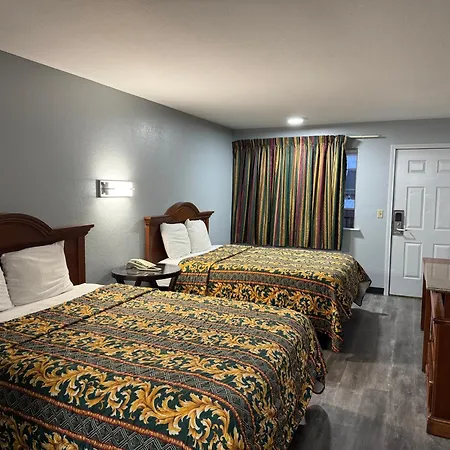 Claremore Motor Inn-3