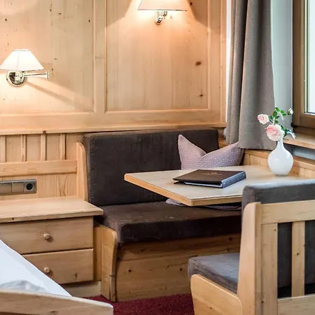 Hotel Weisses Roessl - Cavallino Bianco - Adults Only-3
