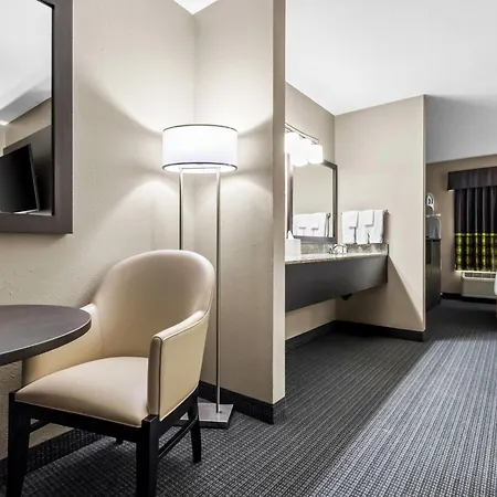 Super 8 By Wyndham Prince Albert-3
