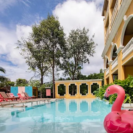 Royal Pineapple Hotel L A Welcome To Wealth And Good Fortune-2