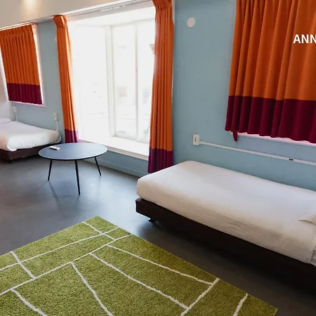 Breaky Hotel-3