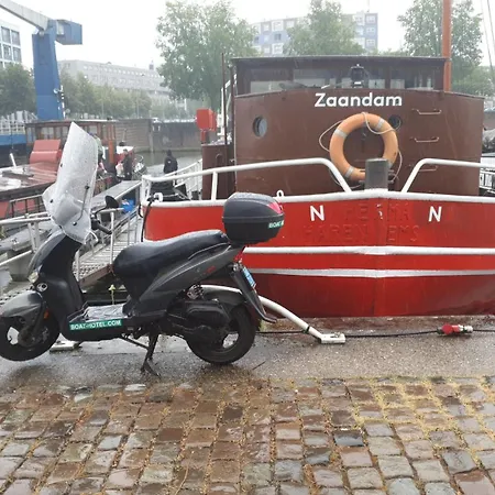 Boat Hotel SIX Rotterdam-3